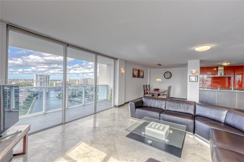 Condo in Hollywood, Florida, 2 bedrooms  № 1207236 - photo 19