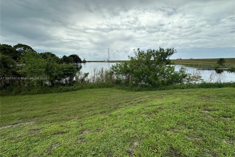 House in Okeechobee, Florida 2 bedrooms, 139.91 sq.m. № 1319373 - photo 25