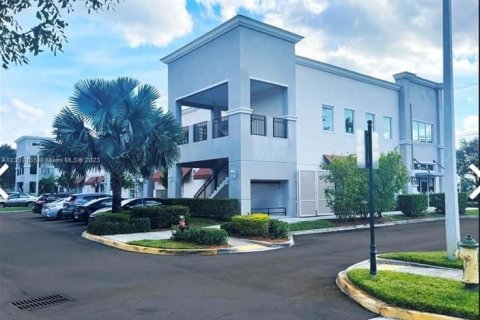 Immobilier commercial à vendre à Miramar, Floride № 535481 - photo 4