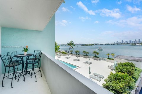 Copropriété à vendre à Miami Beach, Floride: 2 chambres, 121.24 m2 № 1215315 - photo 2