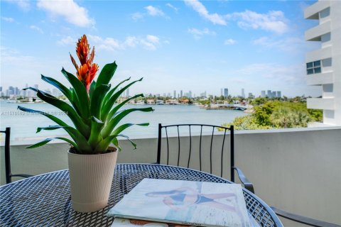 Copropriété à vendre à Miami Beach, Floride: 2 chambres, 121.24 m2 № 1215315 - photo 24