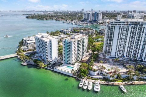 Condo in Miami Beach, Florida, 2 bedrooms  № 1215315 - photo 28