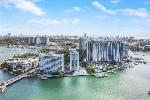 Copropriété à vendre à Miami Beach, Floride: 2 chambres, 121.24 m2 № 1215315 - photo 26