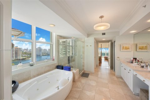 Condominio en venta en Aventura, Florida, 4 dormitorios, 336.31 m2 № 1209569 - foto 12