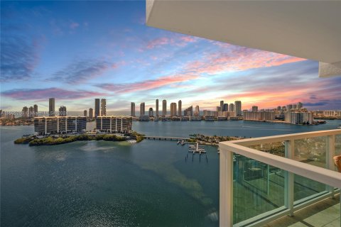 Condominio en venta en Aventura, Florida, 4 dormitorios, 336.31 m2 № 1209569 - foto 2