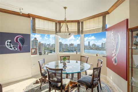 Condo in Aventura, Florida, 4 bedrooms  № 1209569 - photo 7