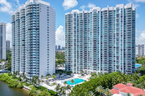 Condo in Aventura, Florida, 4 bedrooms  № 1209569 - photo 25