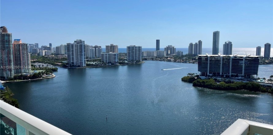 Condominio en Aventura, Florida, 4 dormitorios  № 1209569