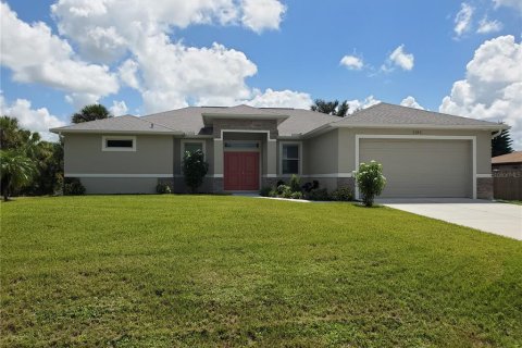 House in Port Charlotte, Florida 3 bedrooms, 160.44 sq.m. № 1342649 - photo 1