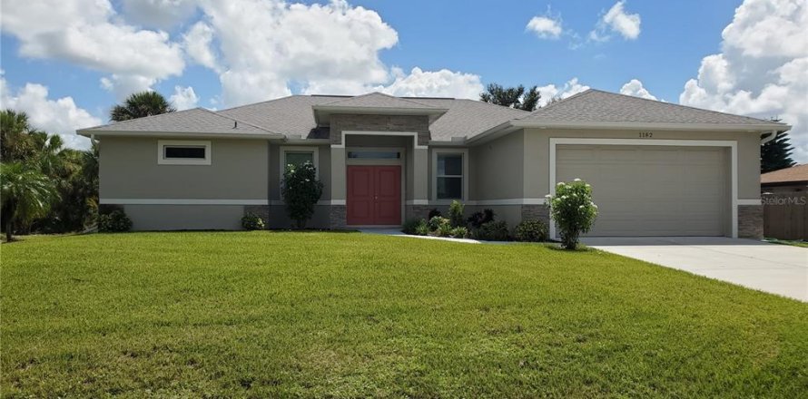 House in Port Charlotte, Florida 3 bedrooms, 160.44 sq.m. № 1342649