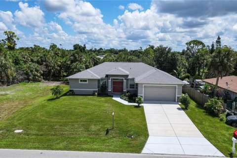 House in Port Charlotte, Florida 3 bedrooms, 160.44 sq.m. № 1342649 - photo 2