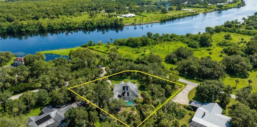 Villa ou maison à LaBelle, Floride 4 chambres, 313.64 m2 № 1342648