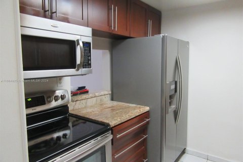 Condominio en alquiler en Miami, Florida, 2 dormitorios, 84.17 m2 № 1377264 - foto 2