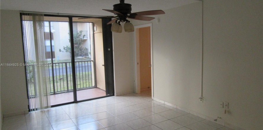 Condominio en Miami, Florida, 2 dormitorios  № 1377264