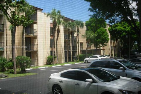 Condominio en alquiler en Miami, Florida, 2 dormitorios, 84.17 m2 № 1377264 - foto 25