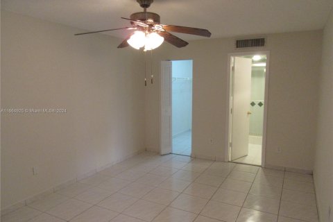 Condominio en alquiler en Miami, Florida, 2 dormitorios, 84.17 m2 № 1377264 - foto 5