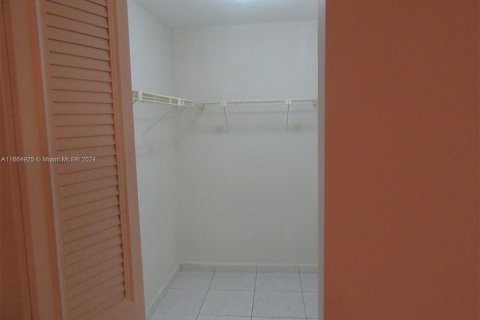 Condominio en alquiler en Miami, Florida, 2 dormitorios, 84.17 m2 № 1377264 - foto 10