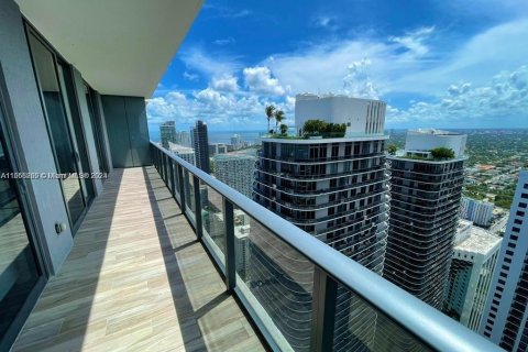 Condo in Miami, Florida, 2 bedrooms  № 1377052 - photo 1