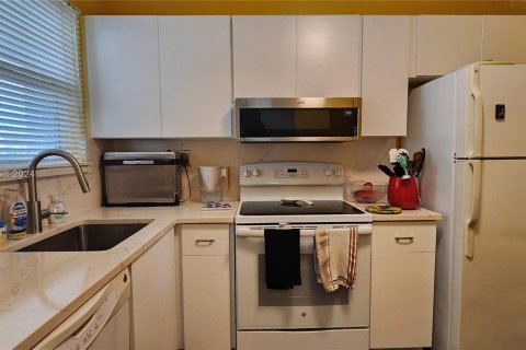 Condo in Sunrise, Florida, 2 bedrooms  № 1328052 - photo 13