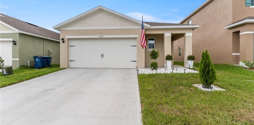 House in Davenport, Florida 3 bedrooms, 150.97 sq.m. № 1341775