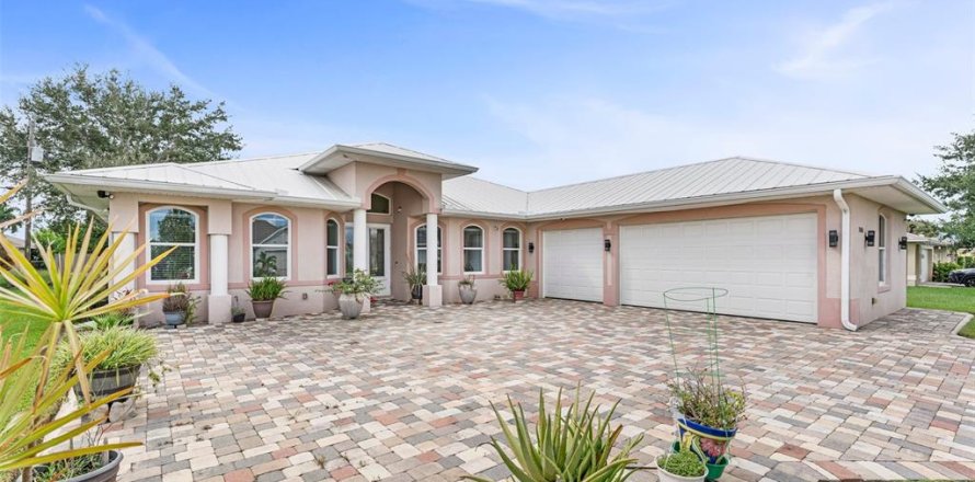 Villa ou maison à Cape Coral, Floride 3 chambres, 264.68 m2 № 1392662