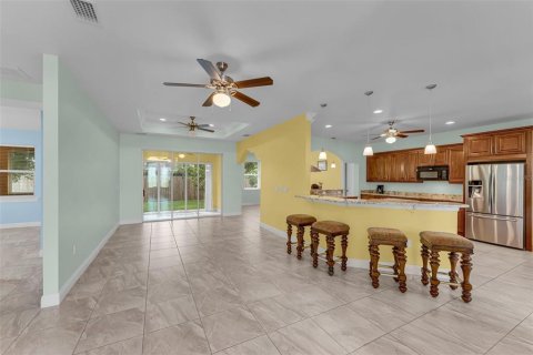 House in Cape Coral, Florida 3 bedrooms, 264.68 sq.m. № 1392662 - photo 5