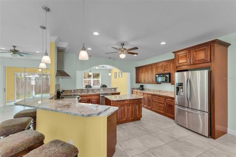 Casa en venta en Cape Coral, Florida, 3 dormitorios, 264.68 m2 № 1392662 - foto 13