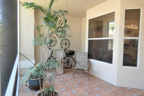 Condo in Sarasota, Florida, 2 bedrooms  № 218488 - photo 2