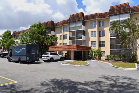 Condo in Lauderhill, Florida, 2 bedrooms  № 1159723 - photo 20