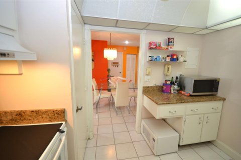 Condo in Lauderhill, Florida, 2 bedrooms  № 1159723 - photo 14