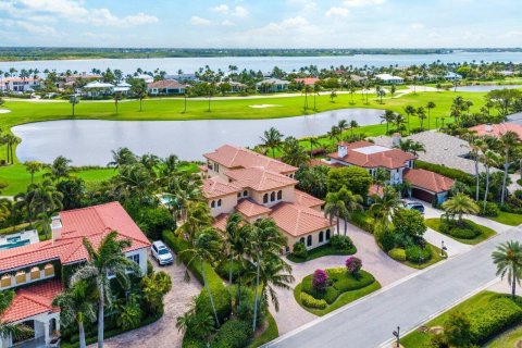 House in Stuart, Florida 4 bedrooms, 496.1 sq.m. № 1159496 - photo 11