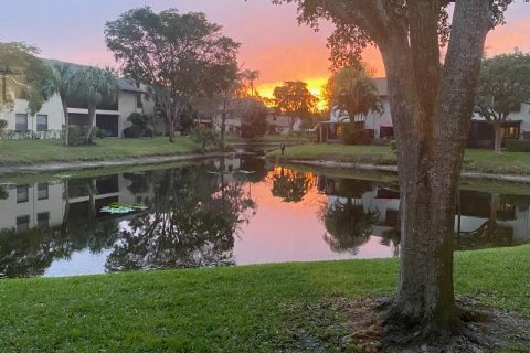 Condo in Coconut Creek, Florida, 3 bedrooms  № 1180625 - photo 2