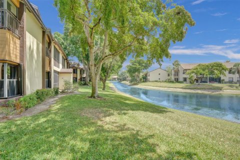 Condo in Coconut Creek, Florida, 3 bedrooms  № 1180625 - photo 16