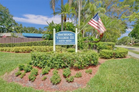 Condo in Coconut Creek, Florida, 3 bedrooms  № 1180625 - photo 3