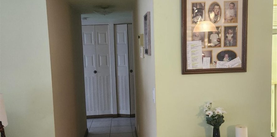 Condo in Lauderdale Lakes, Florida, 1 bedroom  № 1017096