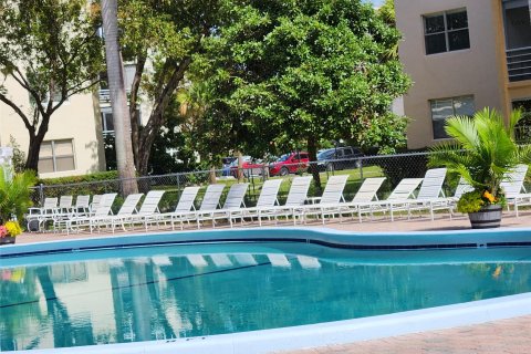 Condo in Lauderdale Lakes, Florida, 1 bedroom  № 1017096 - photo 20