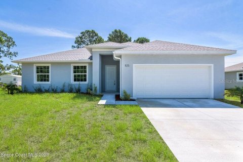 Villa ou maison à vendre à Palm Bay, Floride: 4 chambres, 177.35 m2 № 742865 - photo 1