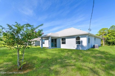 Casa en venta en Palm Bay, Florida, 4 dormitorios, 177.35 m2 № 742865 - foto 2