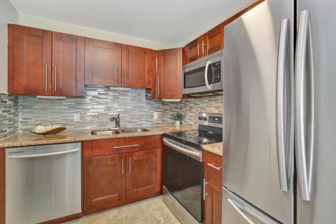 Condo in Deerfield Beach, Florida, 2 bedrooms  № 1186382 - photo 9