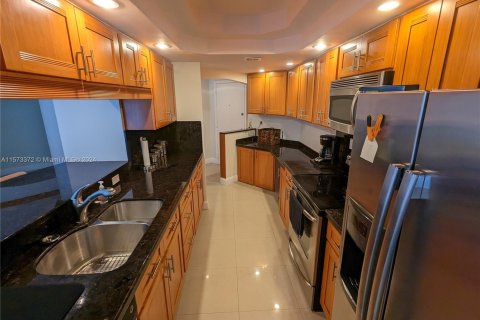 Condo in Aventura, Florida, 2 bedrooms  № 1135229 - photo 6