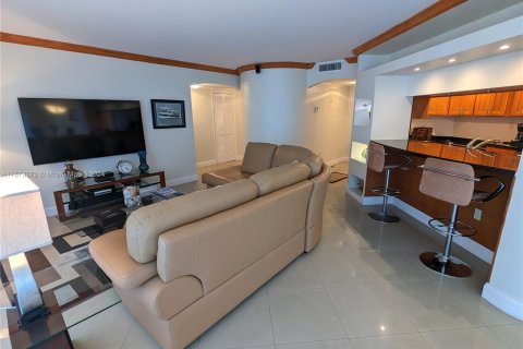 Condo in Aventura, Florida, 2 bedrooms  № 1135229 - photo 1