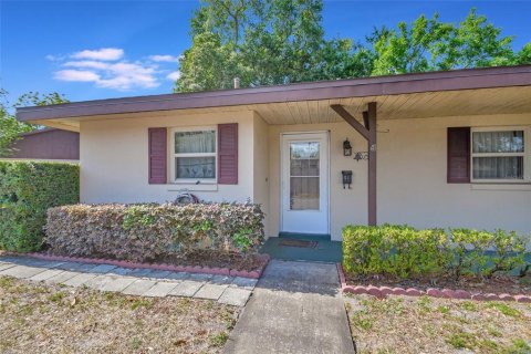 Condo in DeLand, Florida, 2 bedrooms  № 1191892 - photo 1