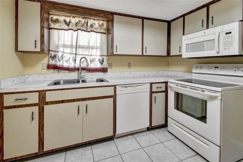 Condo in DeLand, Florida, 2 bedrooms  № 1191892 - photo 11