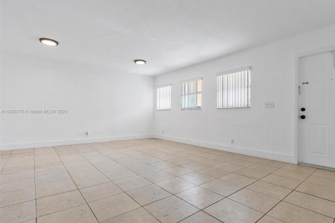 Touwnhouse à vendre à Opa-locka, Floride: 3 chambres, 117.34 m2 № 1306052 - photo 11