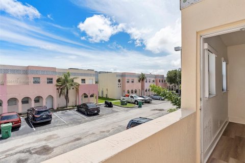 Adosado en venta en Opa-locka, Florida, 3 dormitorios, 117.34 m2 № 1306052 - foto 24