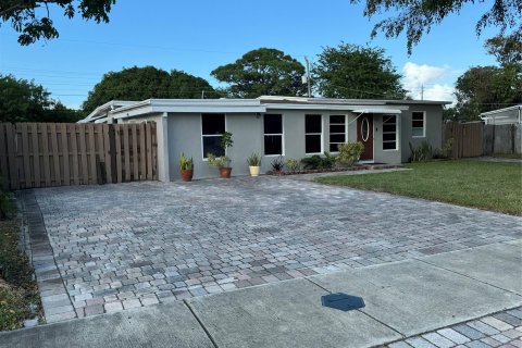 House in Pompano Beach, Florida 4 bedrooms, 137.31 sq.m. № 1182819 - photo 17