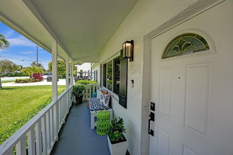 Villa ou maison à vendre à Delray Beach, Floride: 4 chambres, 131.46 m2 № 996274 - photo 1