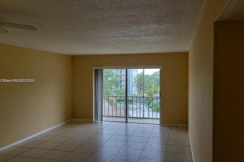 Condominio en venta en Hollywood, Florida, 2 dormitorios, 92.16 m2 № 1352088 - foto 3