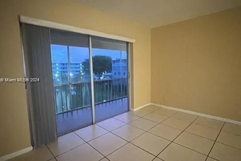 Condominio en venta en Hollywood, Florida, 2 dormitorios, 92.16 m2 № 1352088 - foto 11