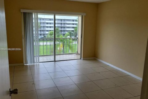 Condominio en venta en Hollywood, Florida, 2 dormitorios, 92.16 m2 № 1352088 - foto 2